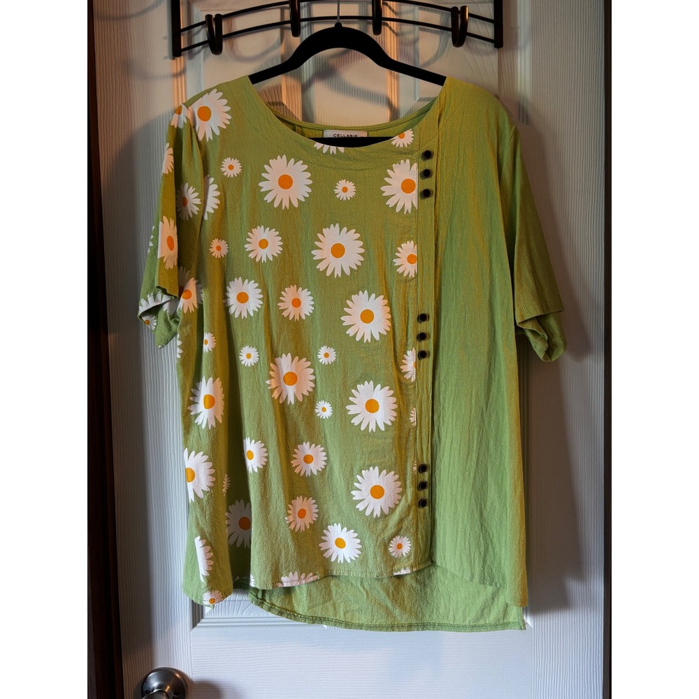 Cellabie Lime Green Daisy Floral Short Sleeve Button Detail Top 3XL Fits Small